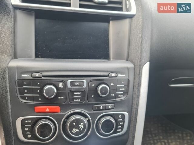 Фіолетовий Сітроен ДС4, об'ємом двигуна 2 л та пробігом 130 тис. км за 10800 $, фото 1 на Automoto.ua