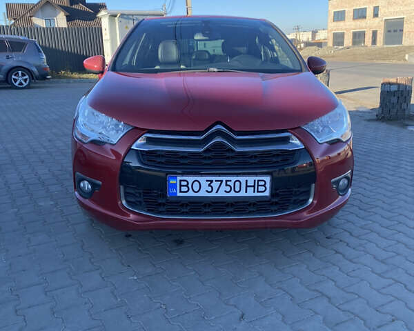 Красный Ситроен ДС4, объемом двигателя 1.56 л и пробегом 134 тыс. км за 10500 $, фото 1 на Automoto.ua