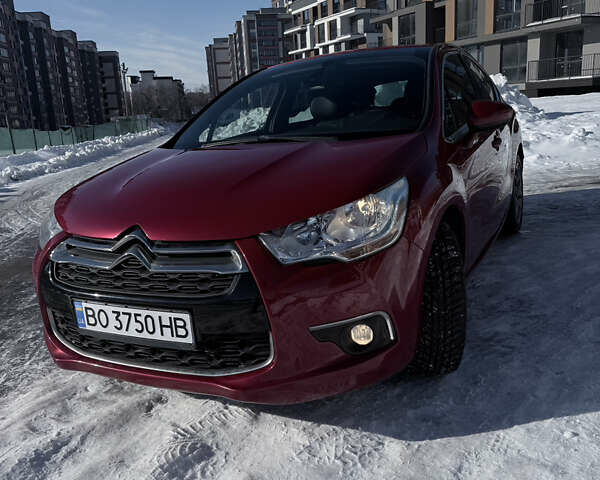 Красный Ситроен ДС4, объемом двигателя 1.56 л и пробегом 134 тыс. км за 10500 $, фото 1 на Automoto.ua