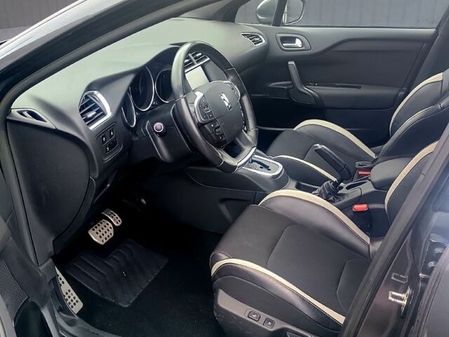 Серый Ситроен ДС4, объемом двигателя 1.6 л и пробегом 220 тыс. км за 10500 $, фото 1 на Automoto.ua