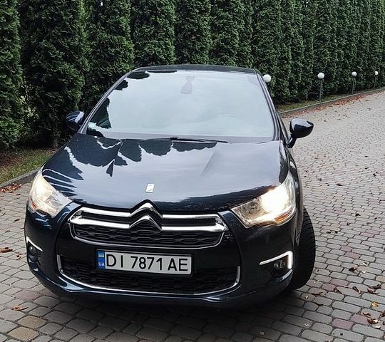 Синий Ситроен ДС4, объемом двигателя 1.56 л и пробегом 67 тыс. км за 7700 $, фото 1 на Automoto.ua