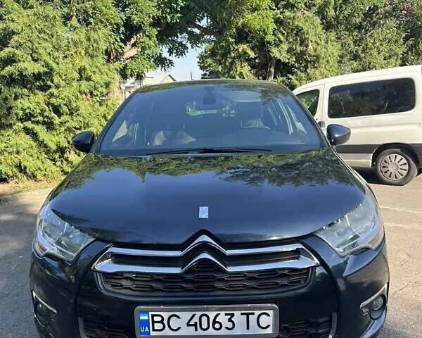 Синий Ситроен ДС4, объемом двигателя 1.6 л и пробегом 100 тыс. км за 10000 $, фото 1 на Automoto.ua