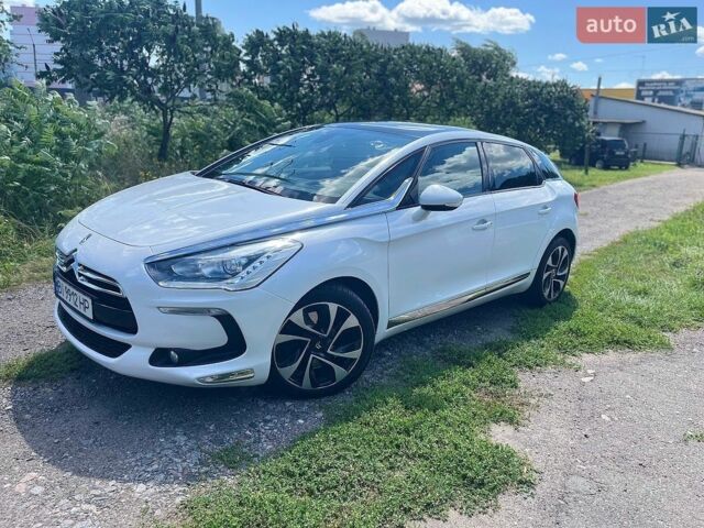 Білий Сітроен ДС5, об'ємом двигуна 2 л та пробігом 142 тис. км за 10700 $, фото 1 на Automoto.ua