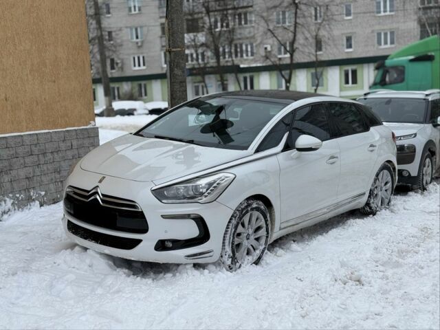 Белый Ситроен ДС5, объемом двигателя 1.6 л и пробегом 155 тыс. км за 10900 $, фото 1 на Automoto.ua