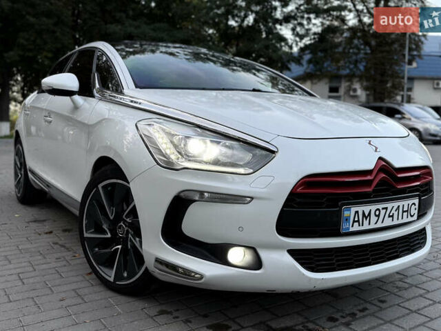 Белый Ситроен ДС5, объемом двигателя 2 л и пробегом 217 тыс. км за 10500 $, фото 1 на Automoto.ua