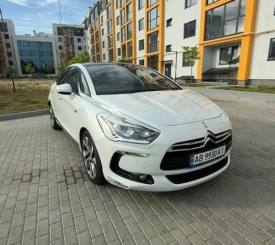 Белый Ситроен ДС5, объемом двигателя 2 л и пробегом 237 тыс. км за 11400 $, фото 1 на Automoto.ua