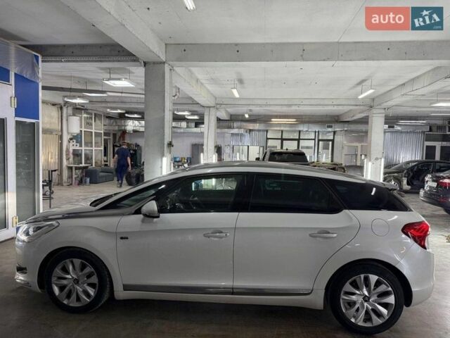 Белый Ситроен ДС5, объемом двигателя 2 л и пробегом 220 тыс. км за 11000 $, фото 1 на Automoto.ua