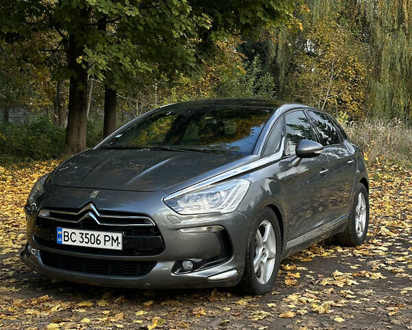 Серый Ситроен ДС5, объемом двигателя 2 л и пробегом 266 тыс. км за 11200 $, фото 1 на Automoto.ua