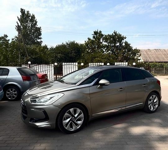 Сірий Сітроен ДС5, об'ємом двигуна 2 л та пробігом 170 тис. км за 11000 $, фото 1 на Automoto.ua
