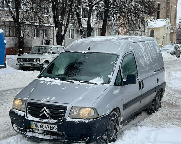 Сірий Сітроен Діспатч, об'ємом двигуна 2 л та пробігом 300 тис. км за 1600 $, фото 1 на Automoto.ua