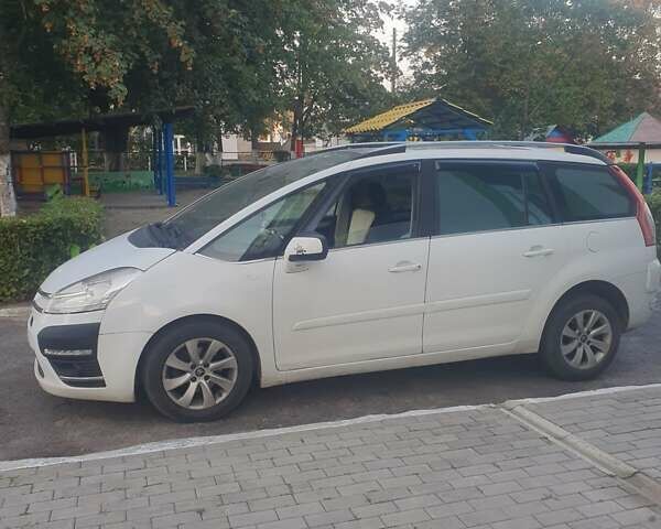 Белый Ситроен Гранд С4 Пикассо, объемом двигателя 1.6 л и пробегом 275 тыс. км за 6750 $, фото 1 на Automoto.ua