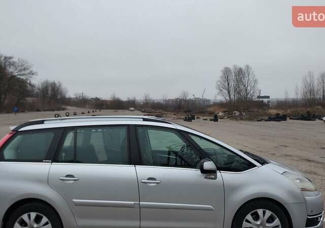 Серый Ситроен Гранд С4 Пикассо, объемом двигателя 1.6 л и пробегом 200 тыс. км за 7000 $, фото 1 на Automoto.ua