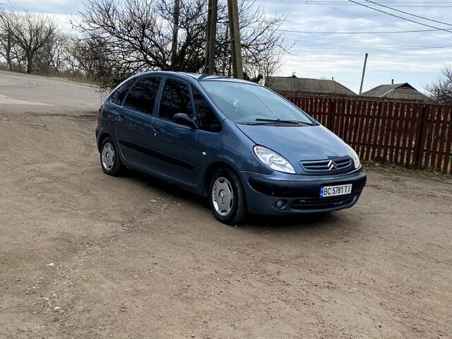 Серый Ситроен Пикассо, объемом двигателя 1.6 л и пробегом 350 тыс. км за 2650 $, фото 1 на Automoto.ua