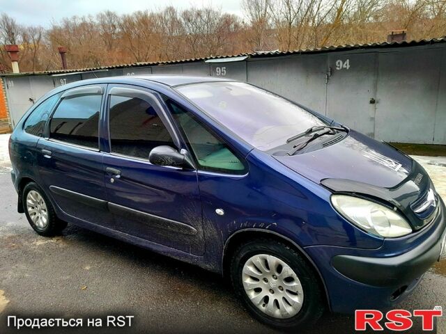 Синий Ситроен Пикассо, объемом двигателя 1.8 л и пробегом 320 тыс. км за 2300 $, фото 1 на Automoto.ua