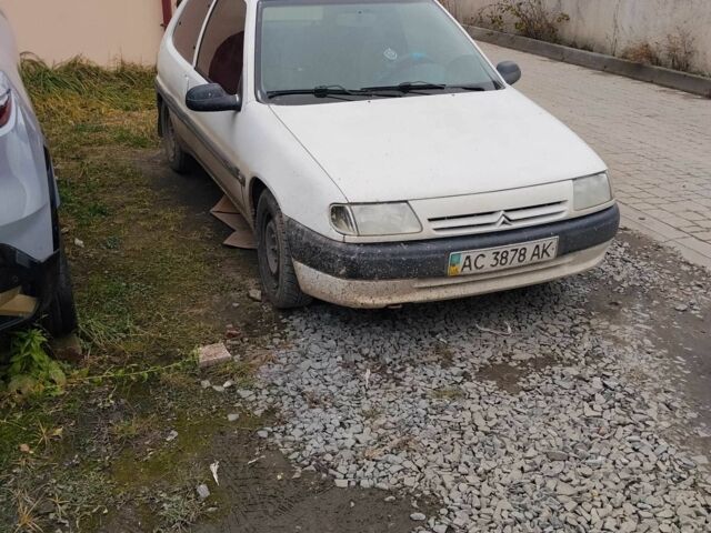 Белый Ситроен Саксо, объемом двигателя 1.5 л и пробегом 400 тыс. км за 700 $, фото 1 на Automoto.ua