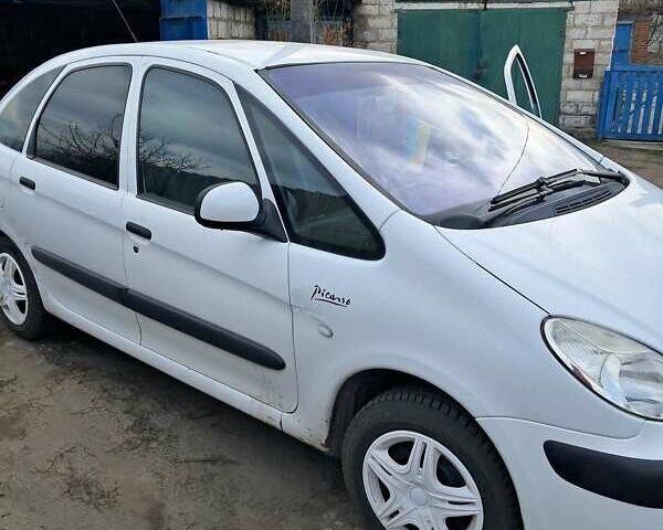 Белый Ситроен Ксара Пикассо, объемом двигателя 1.6 л и пробегом 260 тыс. км за 4100 $, фото 1 на Automoto.ua