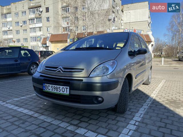 Бежевый Ситроен Ксара Пикассо, объемом двигателя 1.6 л и пробегом 143 тыс. км за 5300 $, фото 1 на Automoto.ua
