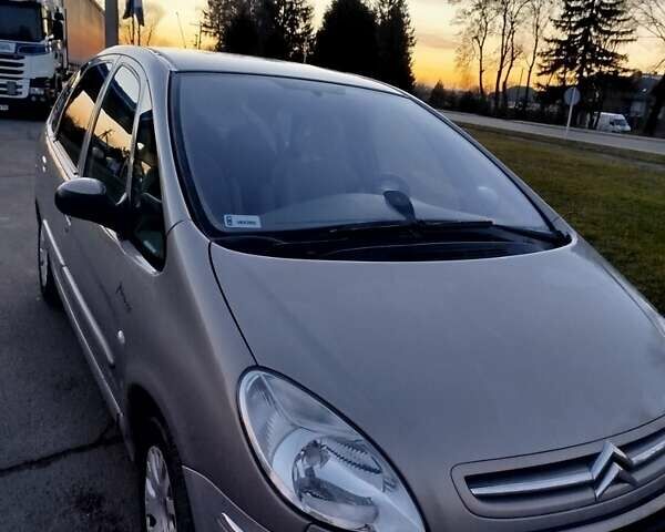 Бежевый Ситроен Ксара Пикассо, объемом двигателя 1.56 л и пробегом 250 тыс. км за 3450 $, фото 1 на Automoto.ua