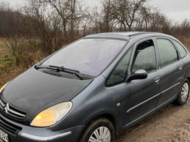 Сірий Сітроен Ксара Пікассо, об'ємом двигуна 1.6 л та пробігом 300 тис. км за 1499 $, фото 1 на Automoto.ua