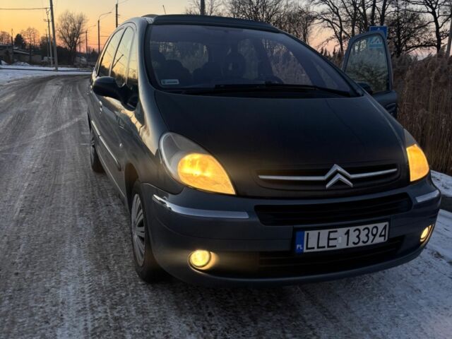 Серый Ситроен Ксара Пикассо, объемом двигателя 1.6 л и пробегом 345 тыс. км за 2300 $, фото 1 на Automoto.ua