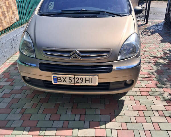 Серый Ситроен Ксара Пикассо, объемом двигателя 1.58 л и пробегом 208 тыс. км за 4500 $, фото 1 на Automoto.ua