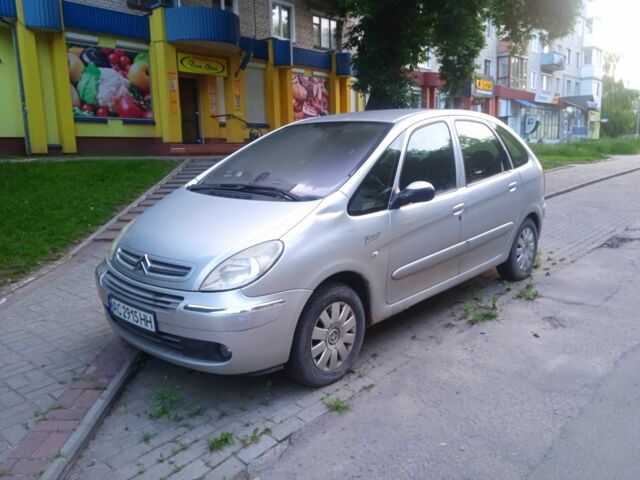 Серый Ситроен Ксара Пикассо, объемом двигателя 1.6 л и пробегом 330 тыс. км за 2700 $, фото 1 на Automoto.ua