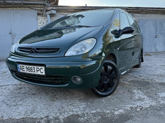 Зеленый Ситроен Ксара Пикассо, объемом двигателя 2 л и пробегом 400 тыс. км за 1700 $, фото 1 на Automoto.ua