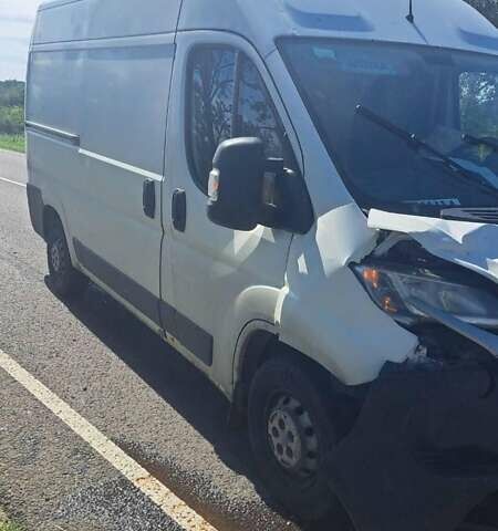 Белый Ситроен Jumper, объемом двигателя 2.2 л и пробегом 465 тыс. км за 4999 $, фото 1 на Automoto.ua