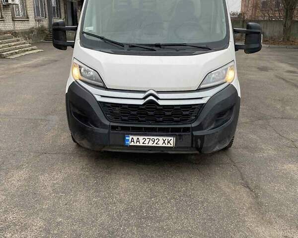 Белый Ситроен Jumper, объемом двигателя 2.2 л и пробегом 421 тыс. км за 12500 $, фото 1 на Automoto.ua