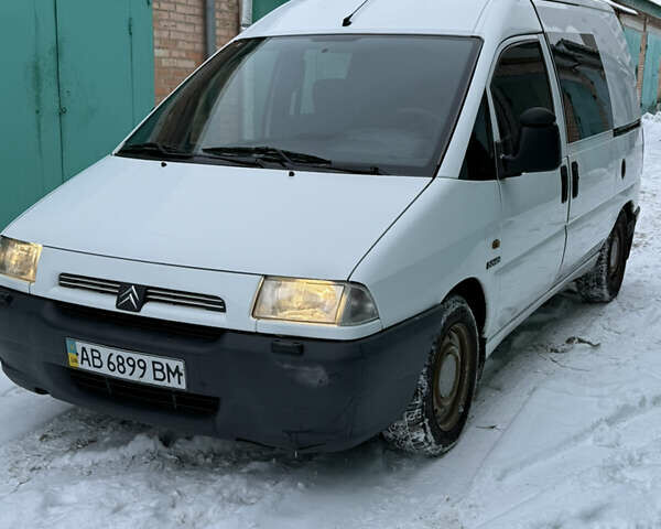 Белый Ситроен Jumpy, объемом двигателя 2 л и пробегом 215 тыс. км за 2950 $, фото 1 на Automoto.ua