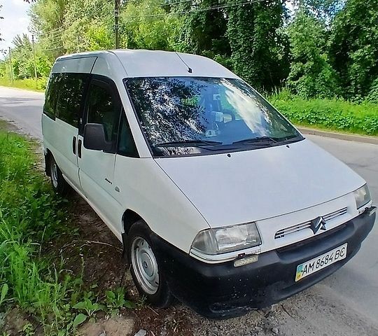 Белый Ситроен Jumpy, объемом двигателя 2 л и пробегом 460 тыс. км за 3900 $, фото 1 на Automoto.ua
