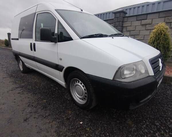 Білий Сітроен Jumpy, об'ємом двигуна 2 л та пробігом 262 тис. км за 4600 $, фото 1 на Automoto.ua