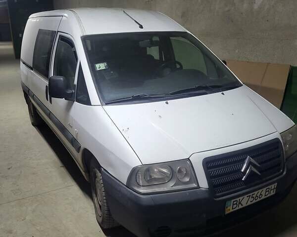 Белый Ситроен Jumpy, объемом двигателя 2 л и пробегом 250 тыс. км за 4000 $, фото 1 на Automoto.ua
