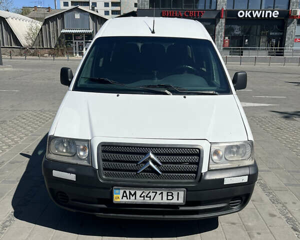 Белый Ситроен Jumpy, объемом двигателя 2 л и пробегом 329 тыс. км за 3500 $, фото 1 на Automoto.ua