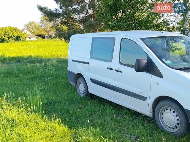 Белый Ситроен Jumpy, объемом двигателя 1.56 л и пробегом 235 тыс. км за 5200 $, фото 1 на Automoto.ua