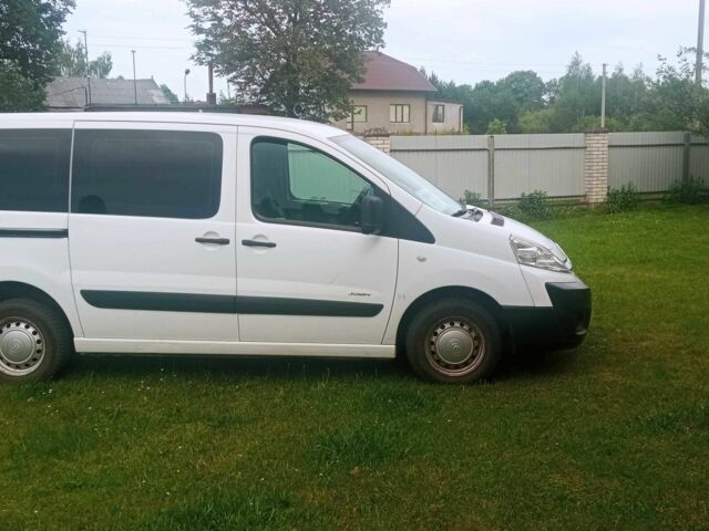 Белый Ситроен Jumpy, объемом двигателя 1.5 л и пробегом 259 тыс. км за 5767 $, фото 1 на Automoto.ua