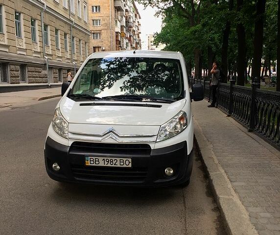 Білий Сітроен Jumpy, об'ємом двигуна 2 л та пробігом 243 тис. км за 7648 $, фото 1 на Automoto.ua