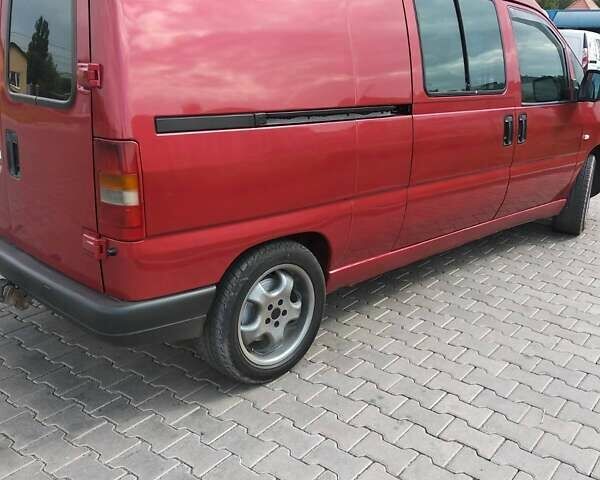 Красный Ситроен Jumpy, объемом двигателя 2 л и пробегом 300 тыс. км за 4500 $, фото 1 на Automoto.ua