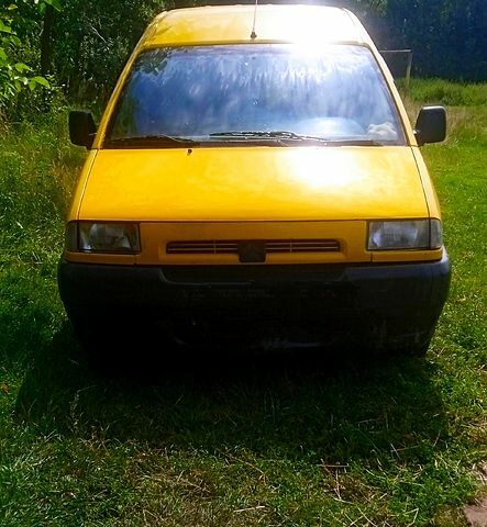 Жовтий Сітроен Jumpy, об'ємом двигуна 2 л та пробігом 290 тис. км за 2000 $, фото 1 на Automoto.ua