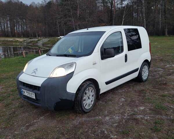 Белый Ситроен Nemo, объемом двигателя 1.4 л и пробегом 300 тыс. км за 2950 $, фото 1 на Automoto.ua