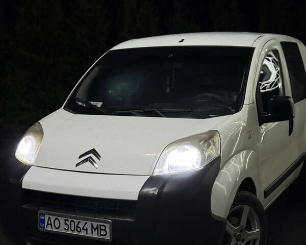 Белый Ситроен Nemo, объемом двигателя 1.4 л и пробегом 300 тыс. км за 4900 $, фото 1 на Automoto.ua