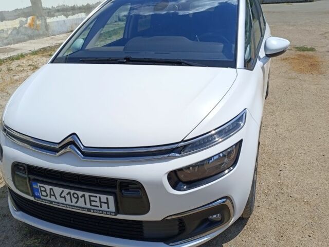 Белый Ситроен Space Tourer, объемом двигателя 1.6 л и пробегом 66 тыс. км за 17600 $, фото 1 на Automoto.ua