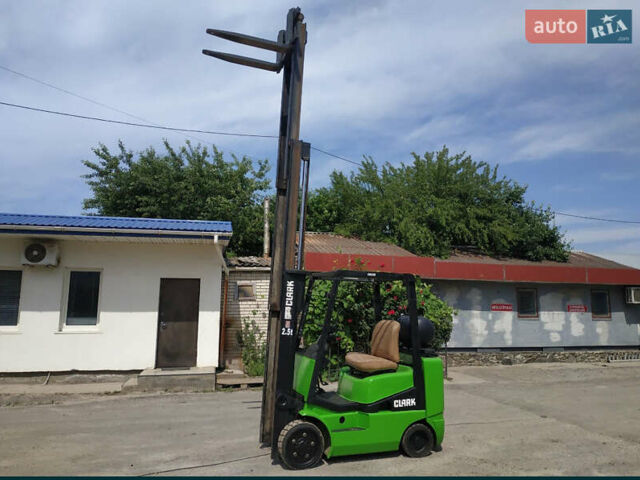 Зеленый Кларк ЦГП, объемом двигателя 2.5 л и пробегом 0 тыс. км за 6000 $, фото 1 на Automoto.ua