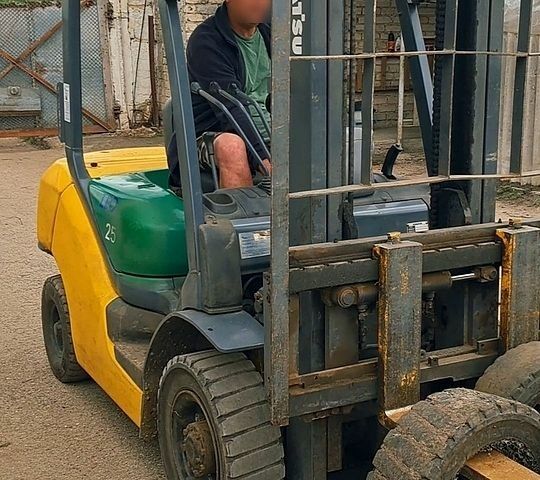 Желтый Команса NT, объемом двигателя 2.4 л и пробегом 100 тыс. км за 7500 $, фото 1 на Automoto.ua