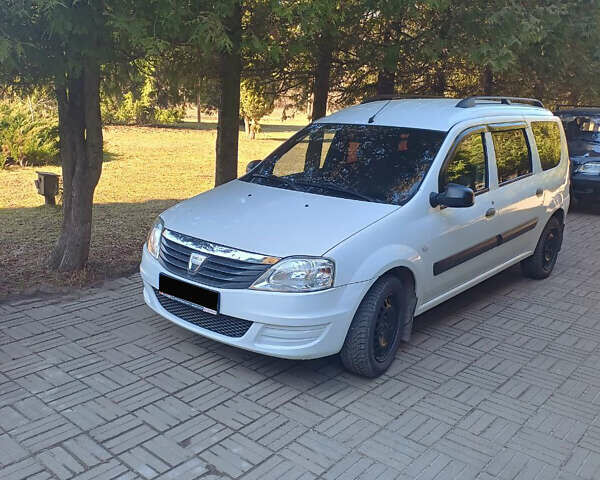 Белый Дачия Логан МСВ, объемом двигателя 1.6 л и пробегом 160 тыс. км за 4900 $, фото 1 на Automoto.ua