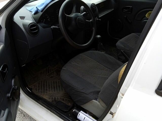 Белый Дачия Логан, объемом двигателя 1.4 л и пробегом 230 тыс. км за 2800 $, фото 1 на Automoto.ua