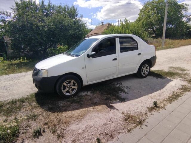 Белый Дачия Логан, объемом двигателя 1.4 л и пробегом 250 тыс. км за 1700 $, фото 1 на Automoto.ua
