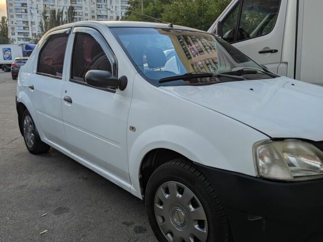 Белый Дачия Логан, объемом двигателя 0 л и пробегом 247 тыс. км за 3100 $, фото 1 на Automoto.ua