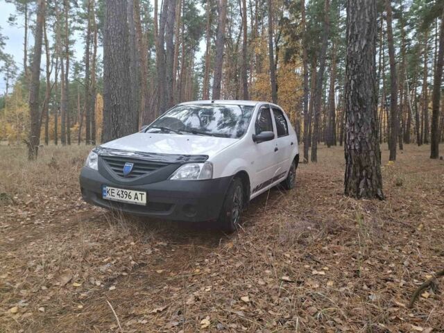 Белый Дачия Логан, объемом двигателя 1.4 л и пробегом 465 тыс. км за 1850 $, фото 1 на Automoto.ua