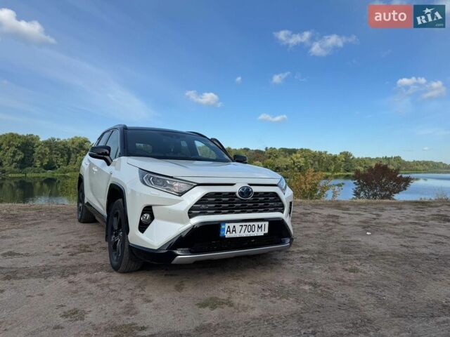 Белый Дачия Логан, объемом двигателя 1.4 л и пробегом 240 тыс. км за 2299 $, фото 1 на Automoto.ua